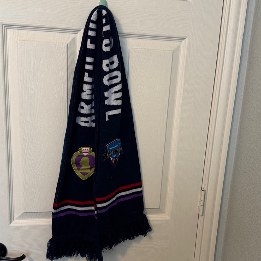 Armed Forces bowl scarf